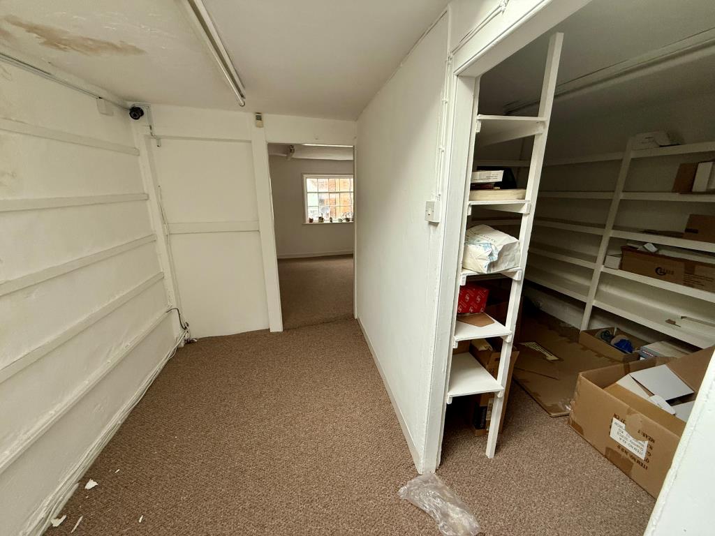 Lot: 36 - VACANT UPPER PARTS WITH POTENTIAL FOR CONVERSION - Second floor room to middle